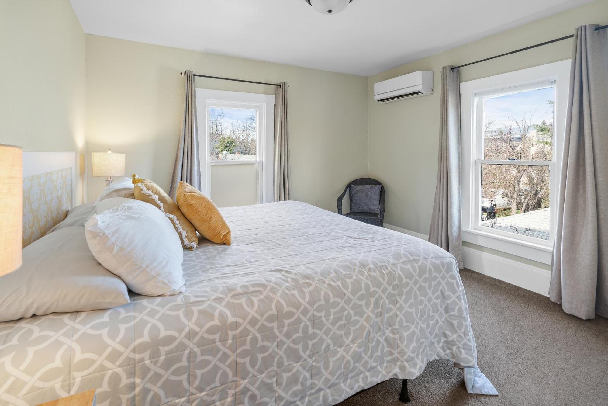 Pioneer Vacation Rentals - Pioneer North Suite Downtown Ashland Exteriör bild
