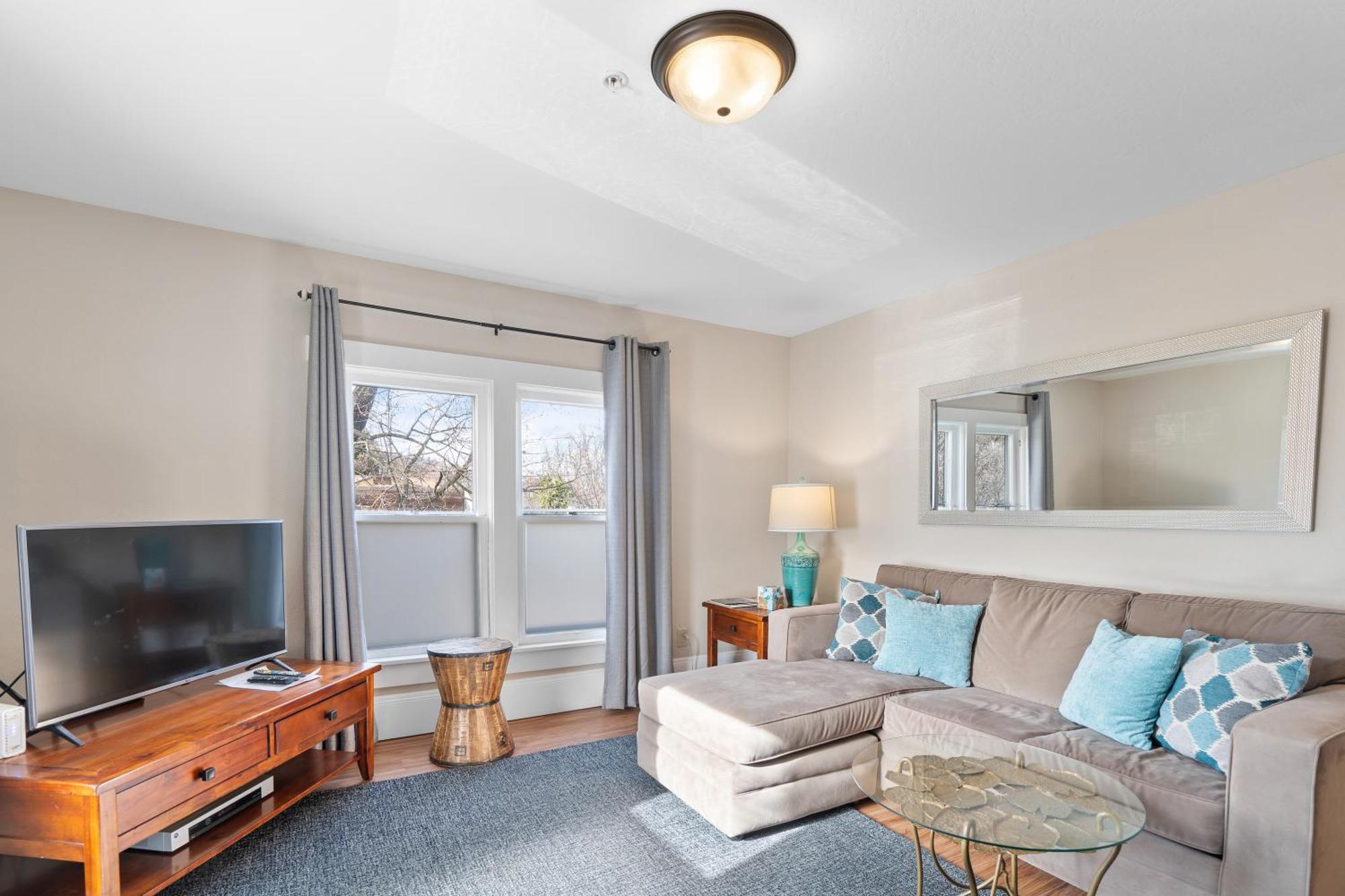 Pioneer Vacation Rentals - Pioneer North Suite Downtown Ashland Exteriör bild